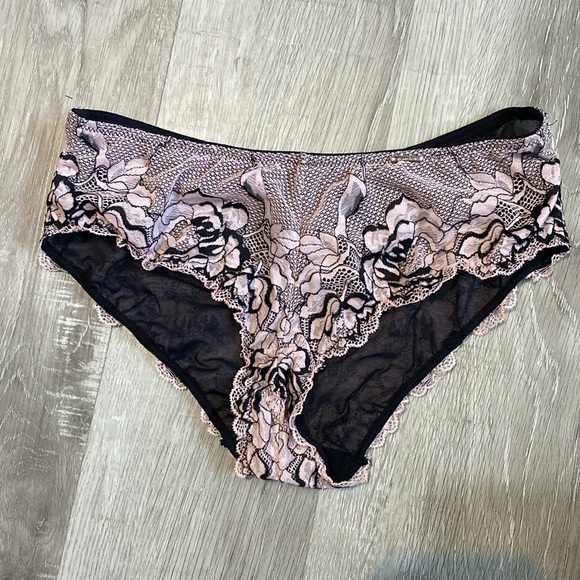 La vie en rose bra and panty set - Picture 7 of 11